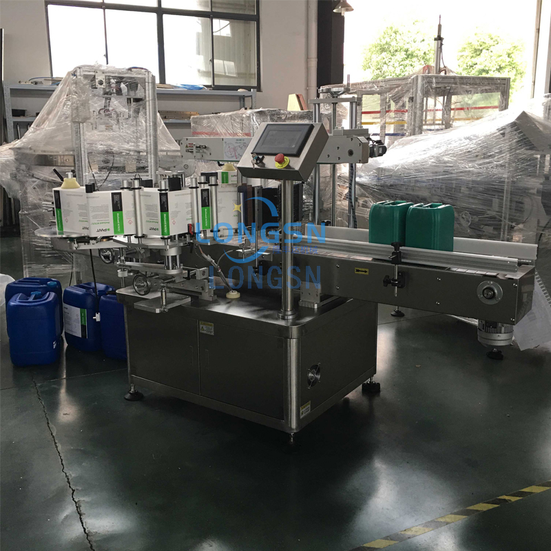 Machine d'&eacute;tiquette de bouteille en plastique