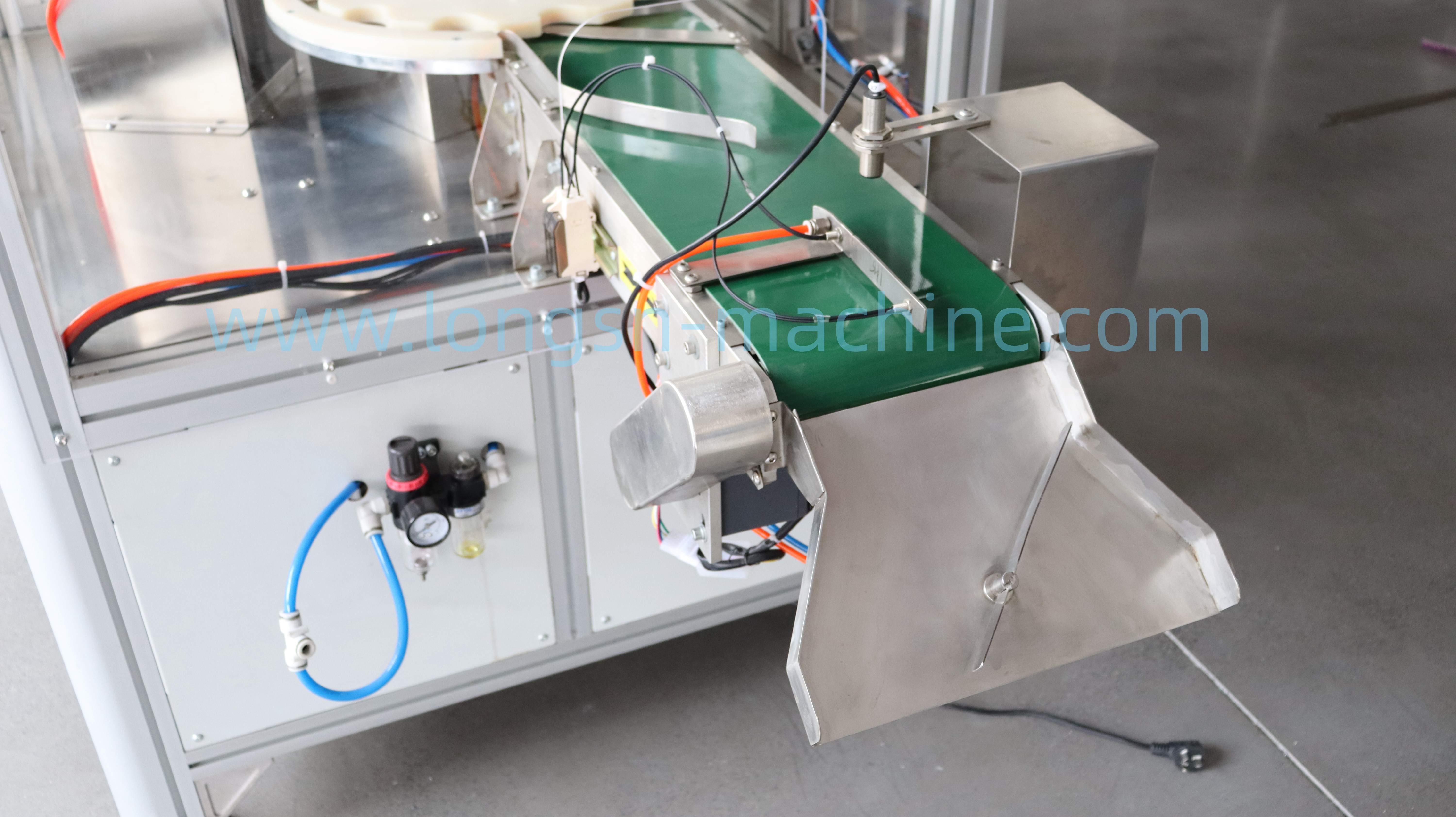 Machine de doublure de bouchon de bouteille