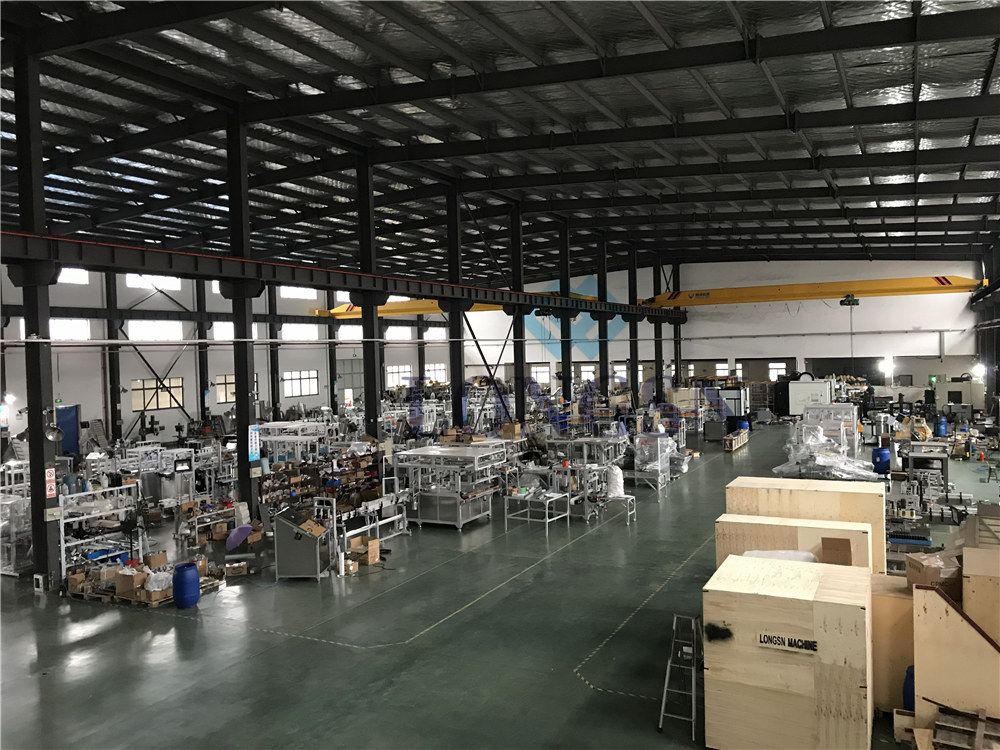 Machine de doublure de capuchon