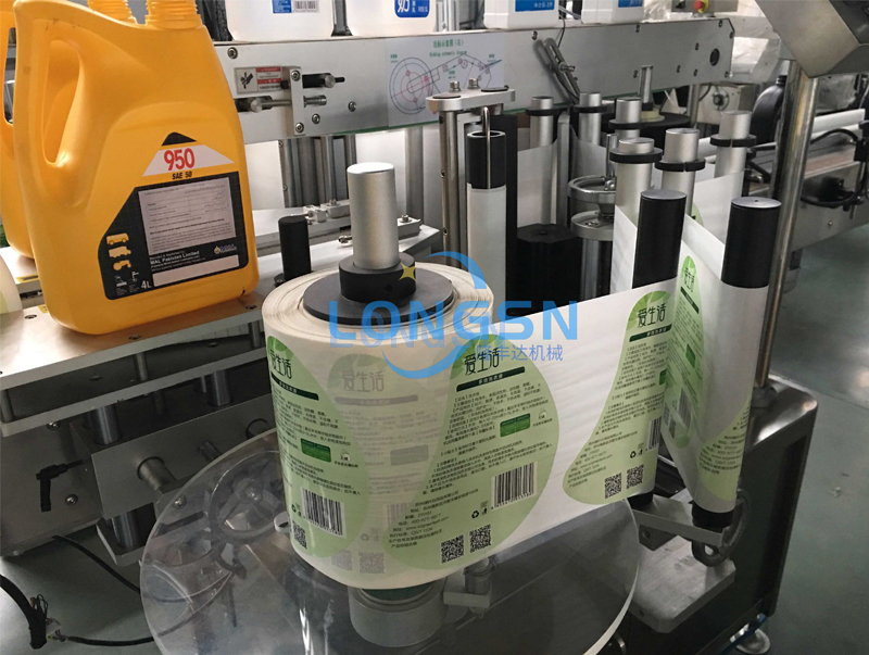 Machine d'&eacute;tiquette de bouteille en plastique