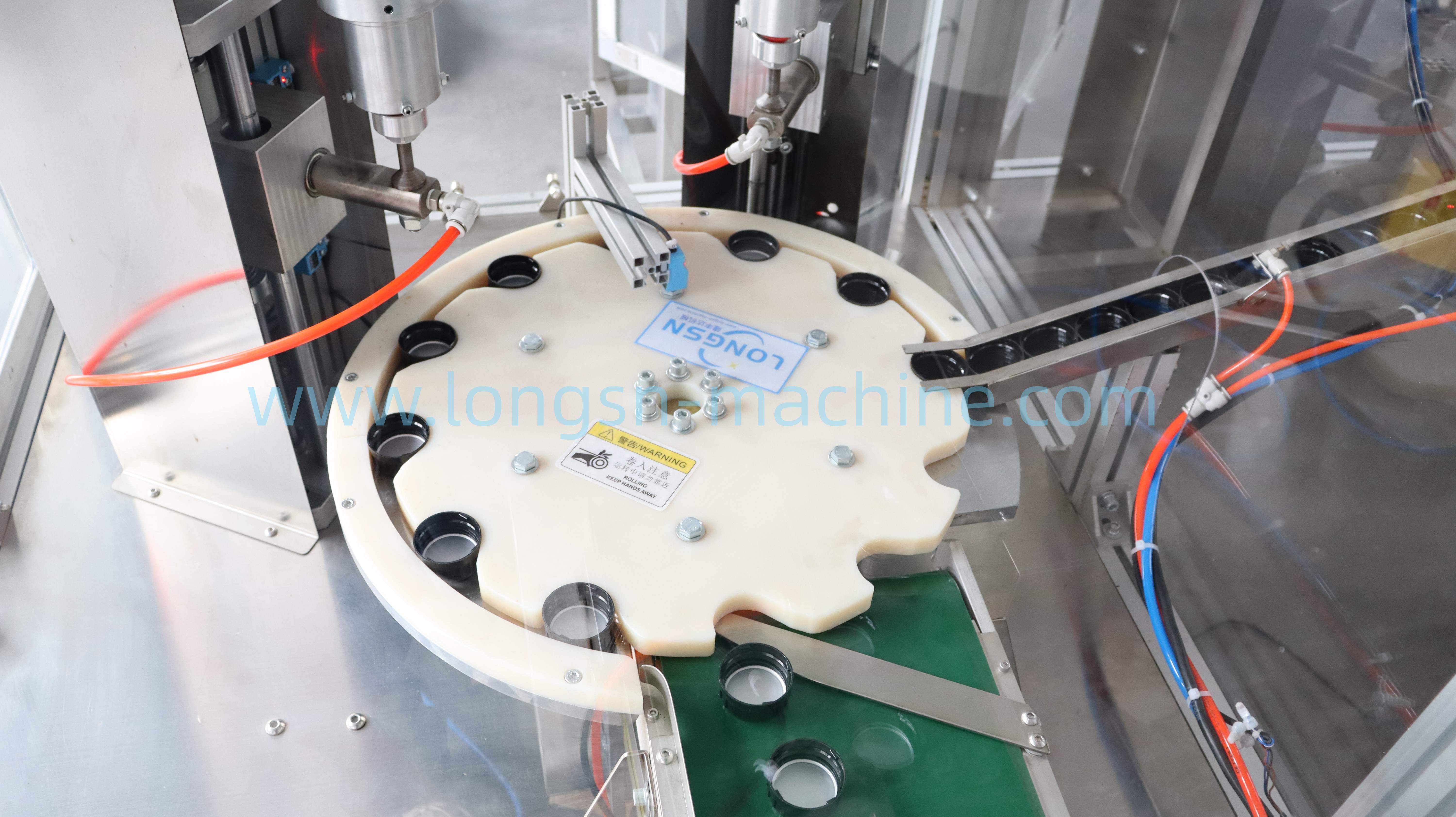 Machine d'insertion du capuchon