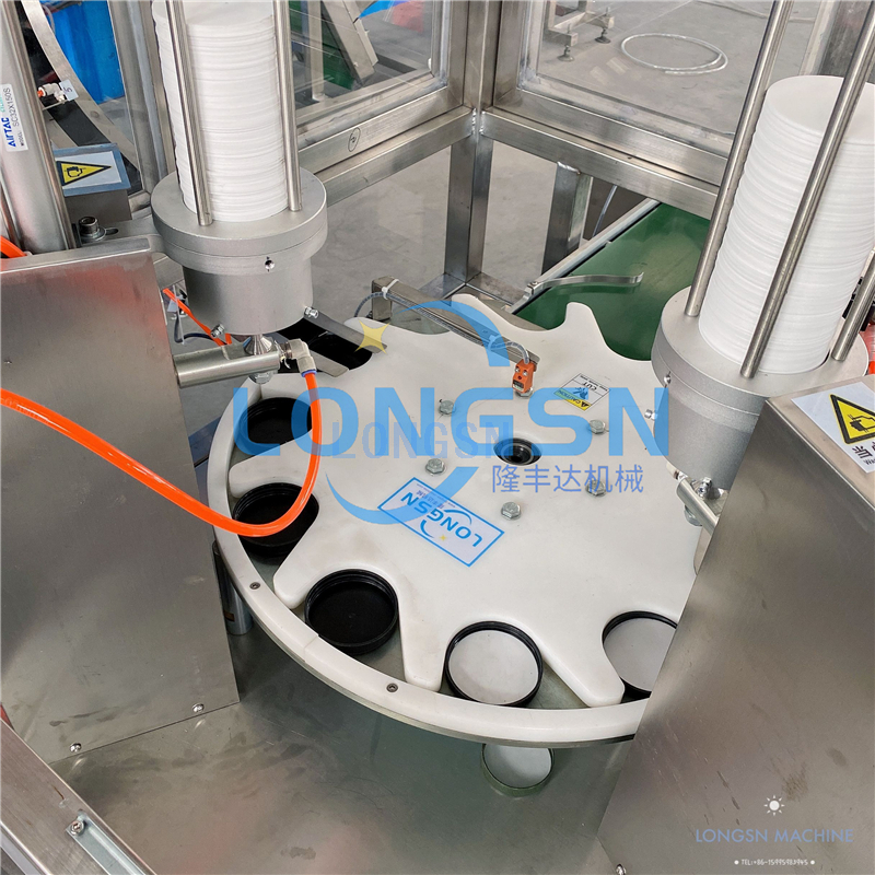 Machine de doublure de capuchon