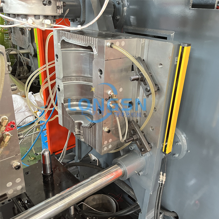 Machine de moulage par bouteille PC