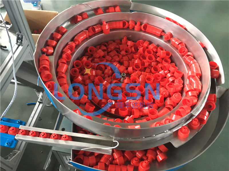 Machine d'assemblage de capuchon de sport