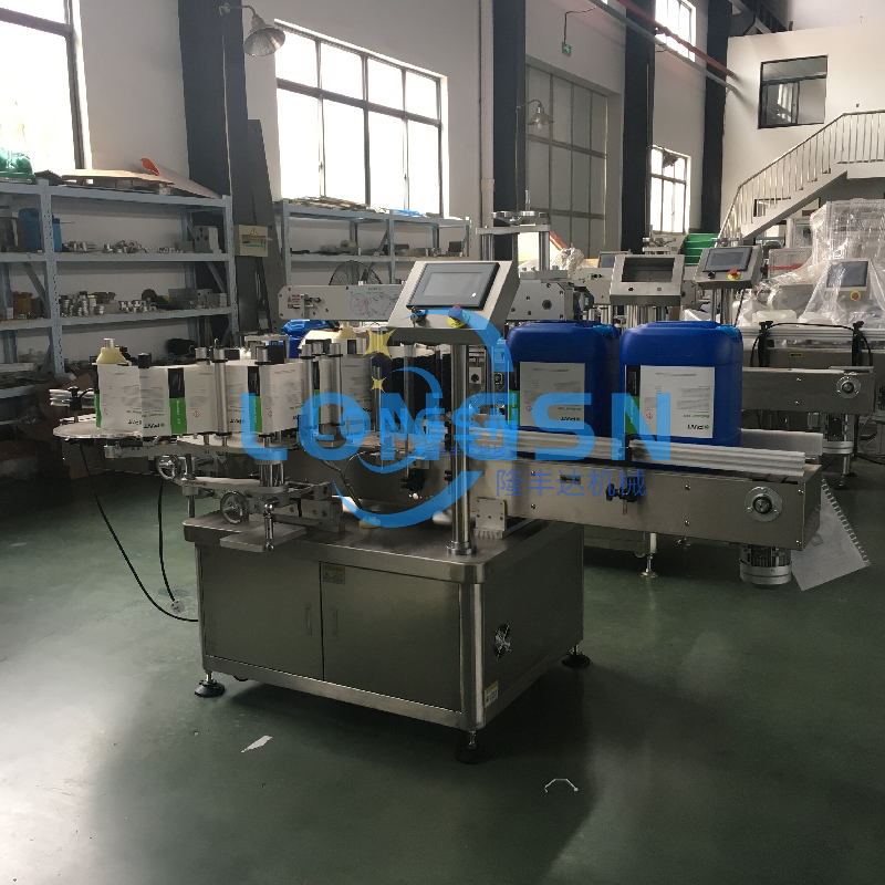 Machine d'&eacute;tiquetage des autocollants