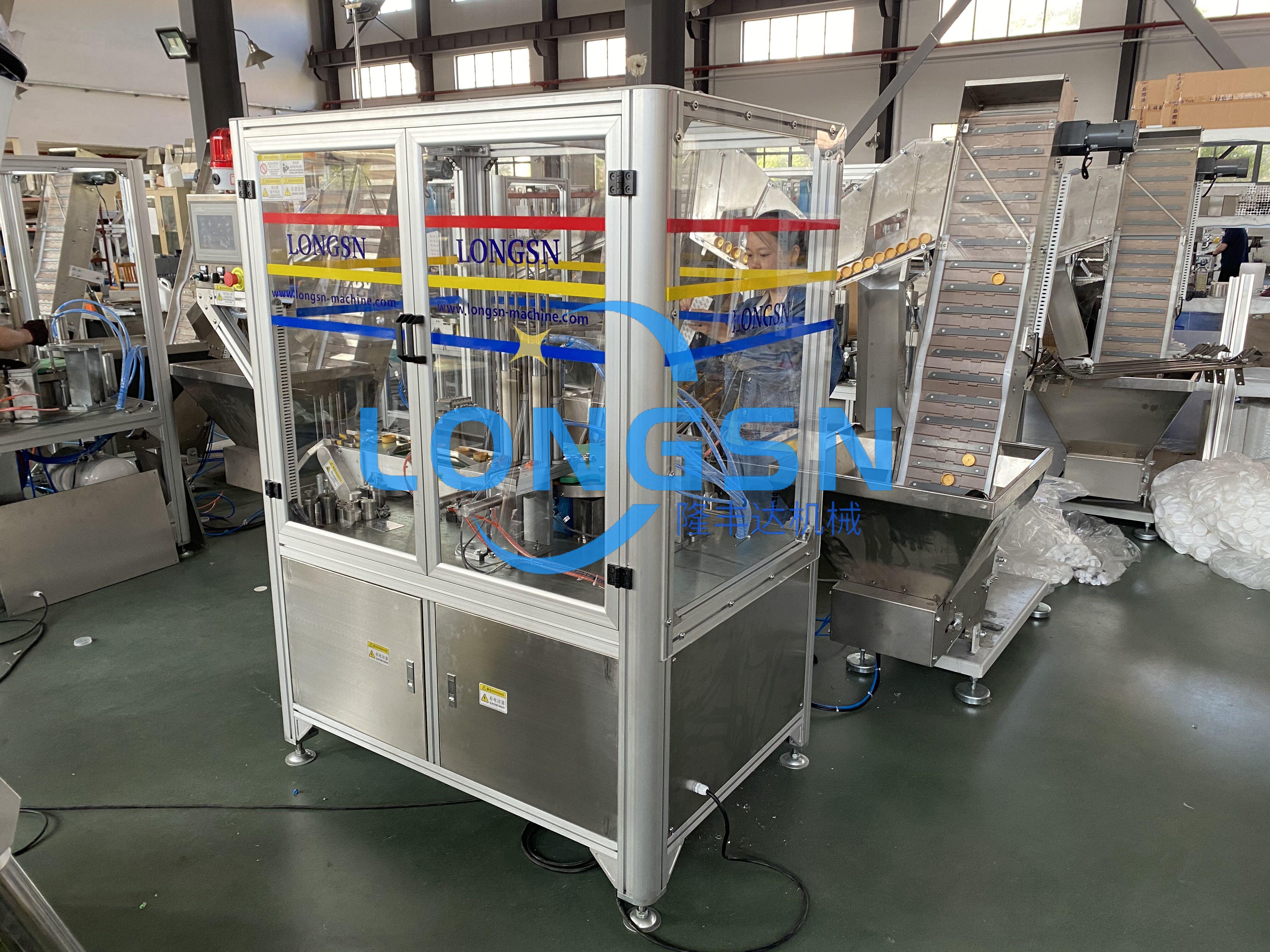 Machine de doublure de capuchon