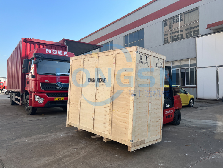 Insertion de coupe de la doublure de capuchon