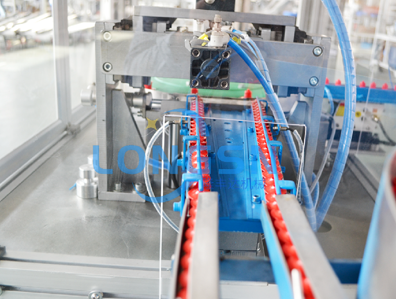 Machine d'assemblage de capuchon de sport