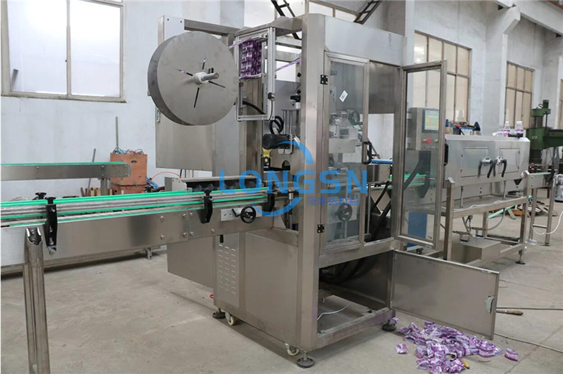 Machine d'&eacute;tiquetage des manches