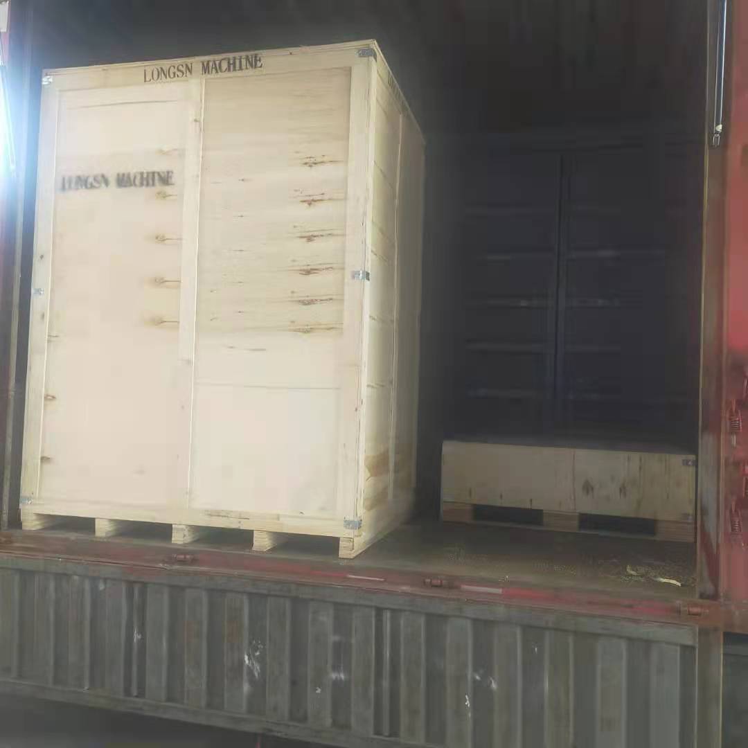 machine &agrave; garniture