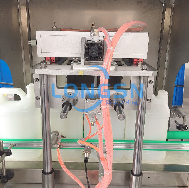 Machine d'ébavurage automatique de coupe de bouche de cou de bidon en plastique