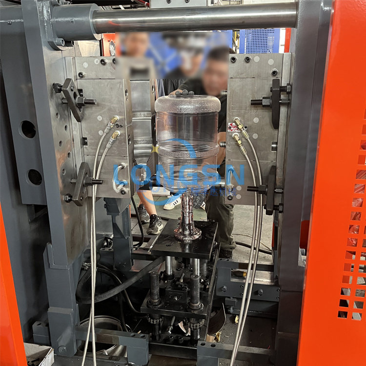 Machine de moulage par bouteille PC