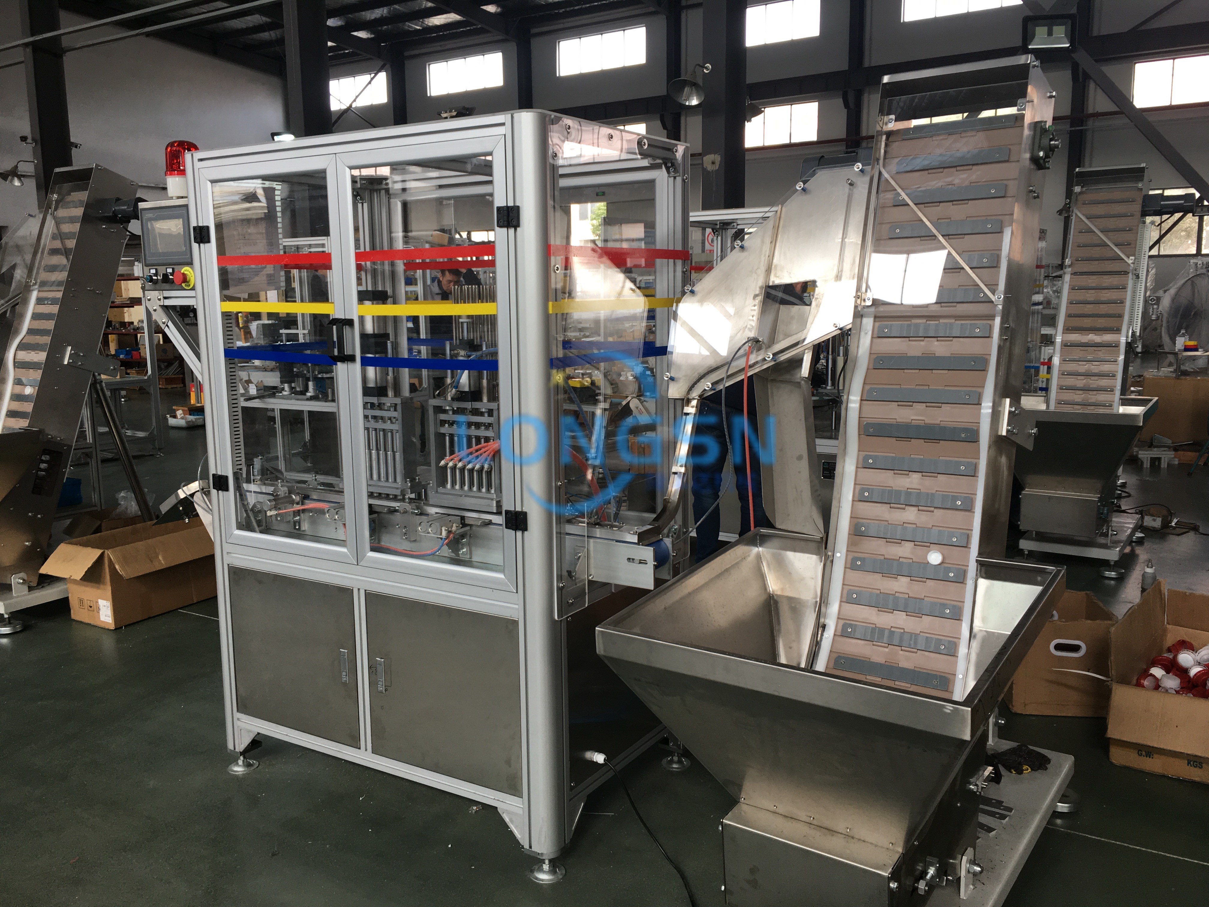 Machine de doublure de capuchon