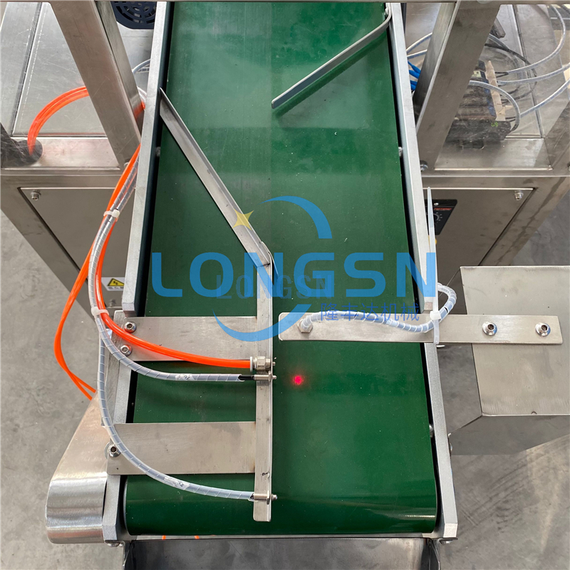 Machine de doublure de capuchon