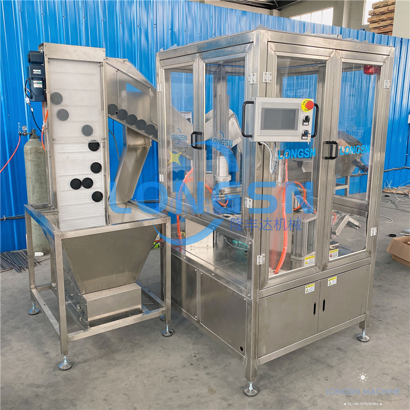 Machine de doublure de capuchon