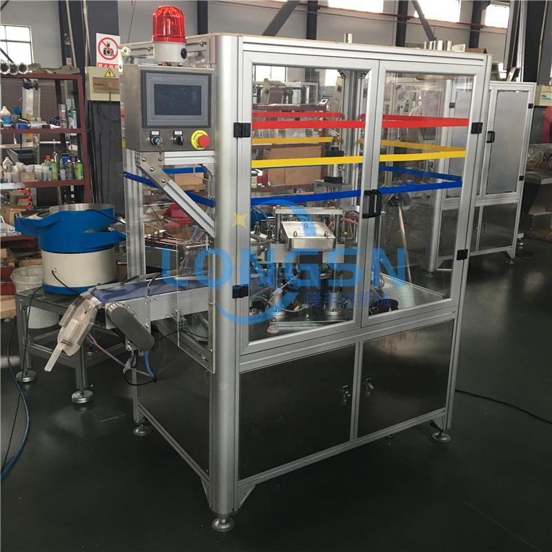 Machine d'assemblage de l'anneau de capuchon